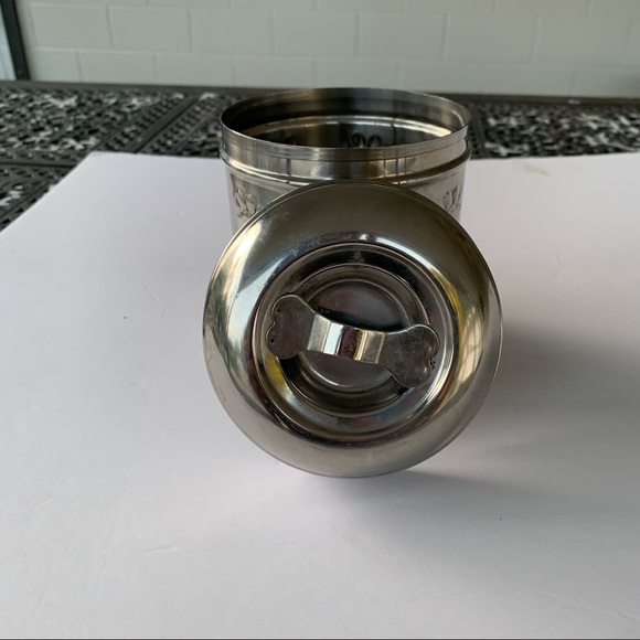 Dog treat canister with paw prints to keep small dog treats - Picture 3 of 4